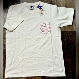 🔥NWT- KAWS WHITE POCKET T-Shirt Size Large 🤩